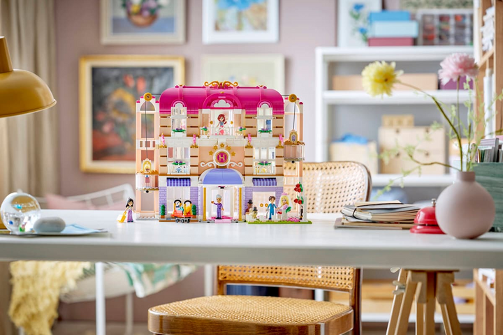 LEGO® Friends Heartlake City Grand Hotel 42704