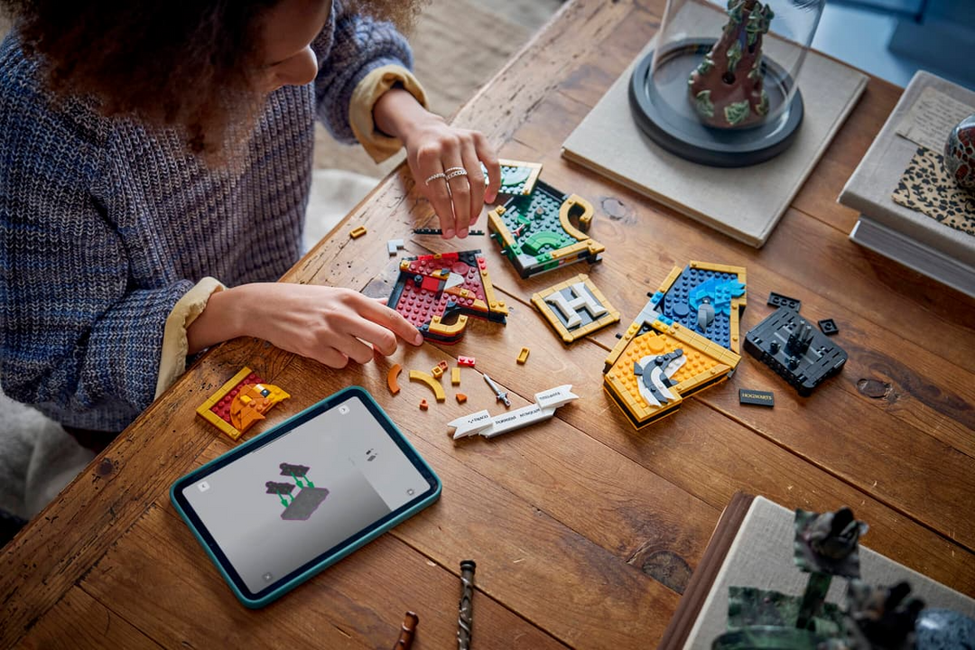 LEGO® Harry Potter™ Hogwarts™ House Crest 76462
