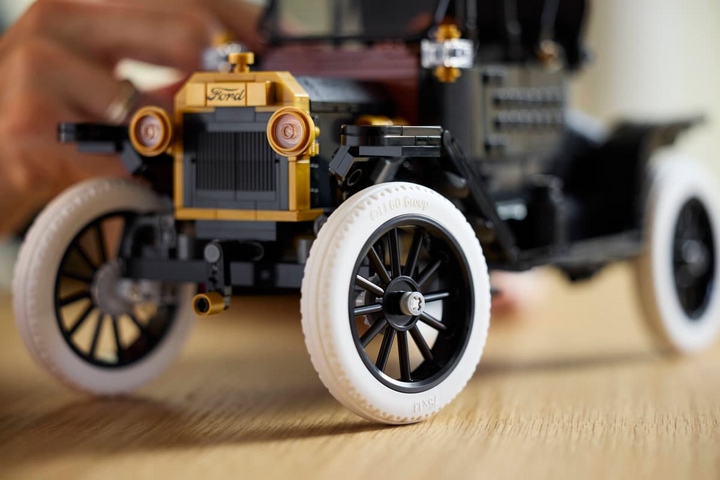 LEGO® Icons Ford Model T 11376