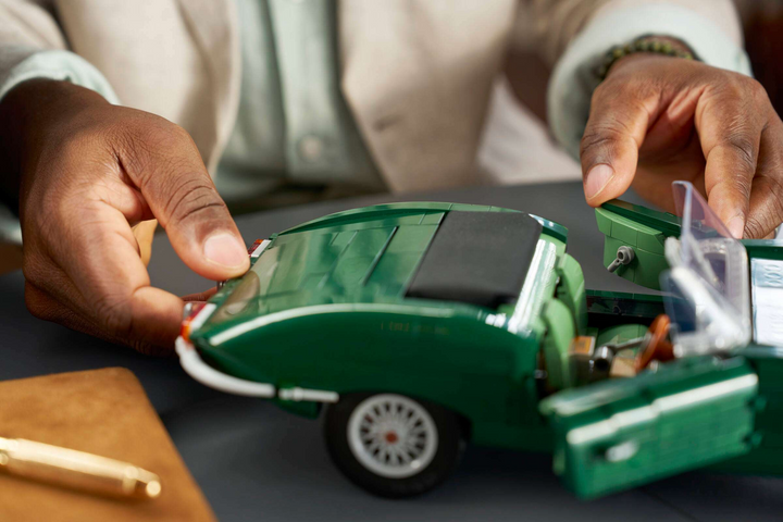 LEGO® Icons Jaguar E-Type 11381