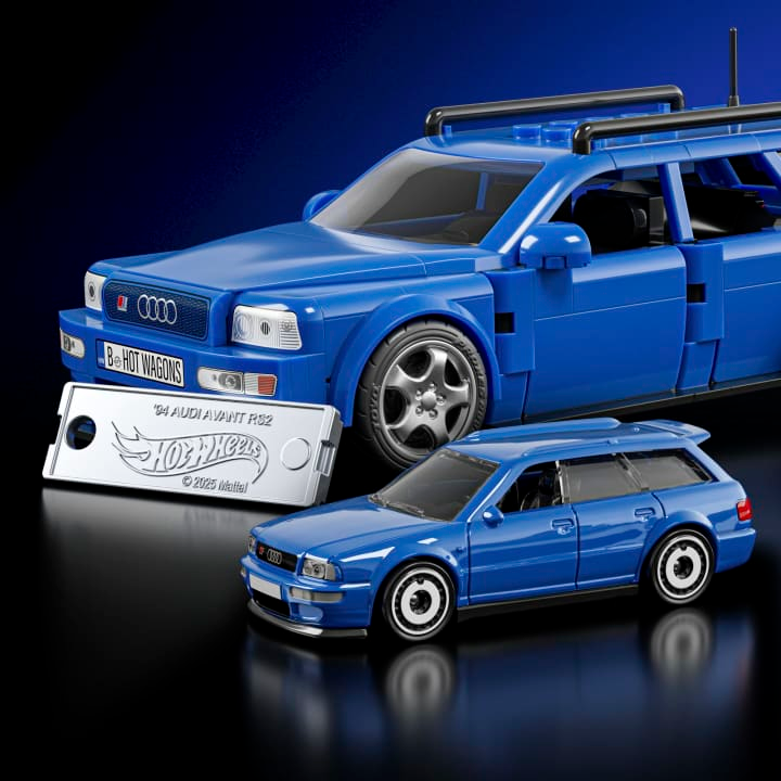 Mattel Brick Shop Hot Wheels Audi Avant RS2 Building Toy Kit (253 Pieces)