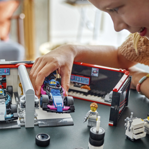 LEGO® City F1® Garage & Mercedes-AMG & Alpine Cars 60444