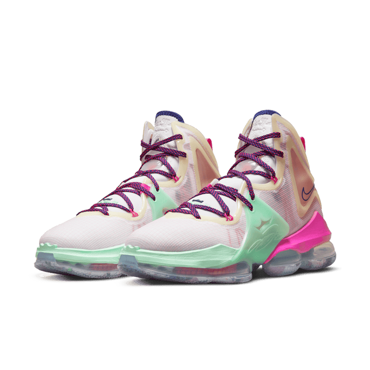 Nike Lebron 19 'V-Day Love Letter'