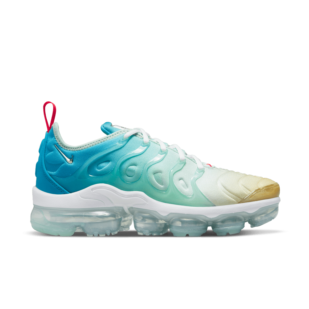 Women s Nike Air Vapormax Plus Mint Foam Courtside Sneakers